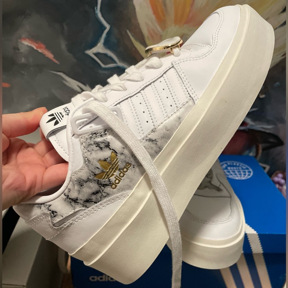 Women’s Adidas Bonega